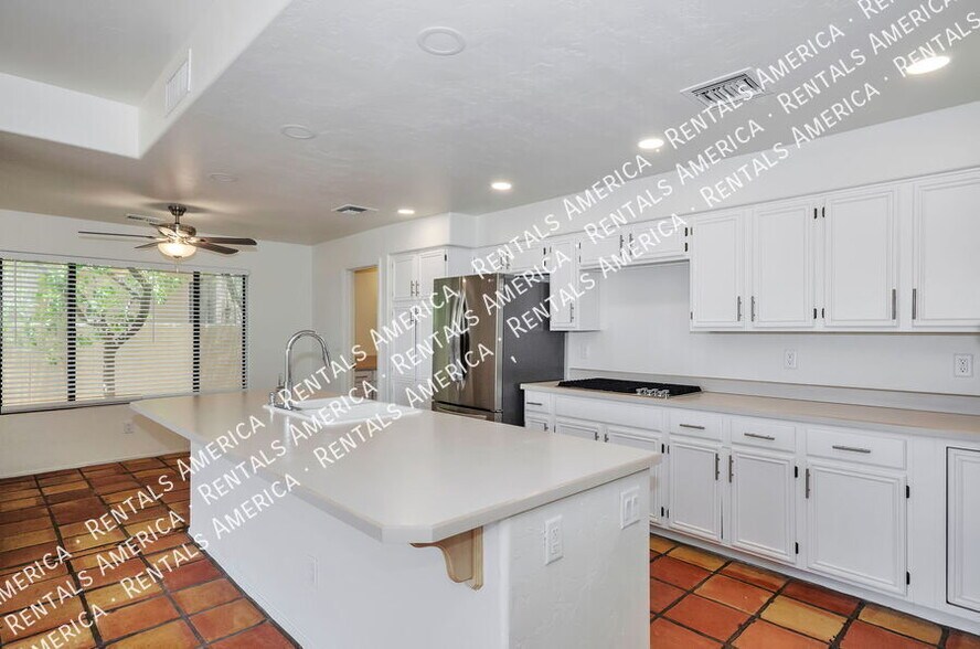 Building Photo - 1150 W Masters Cir