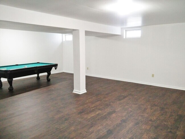 Building Photo - 3-Bedroom Gem in Desirable Sicklerville Ne...