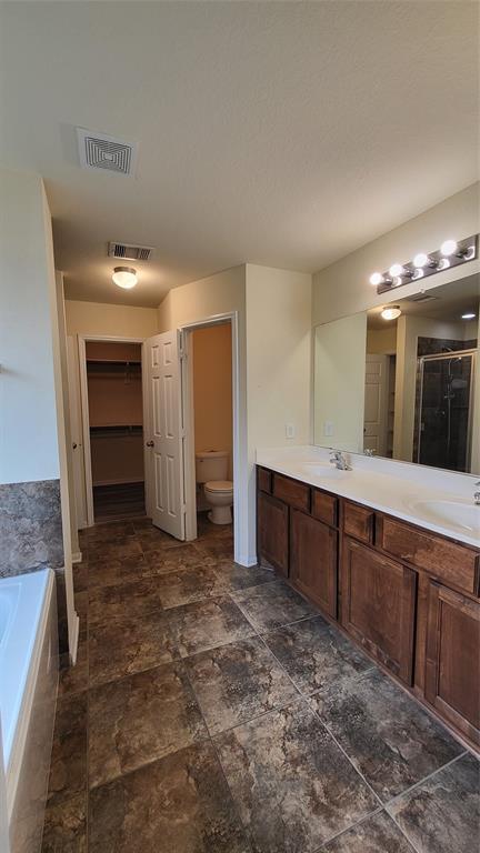 Building Photo - 2026 Silverwater Ct