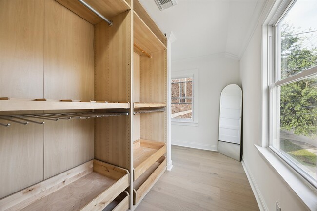 Building Photo - 4148 Bissonnet St