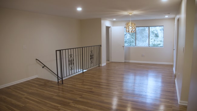 Building Photo - 140 Thompson St