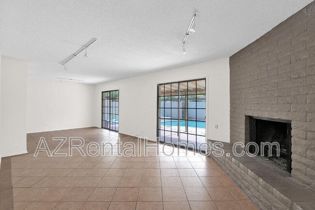 Building Photo - 1891 E Dunbar Dr