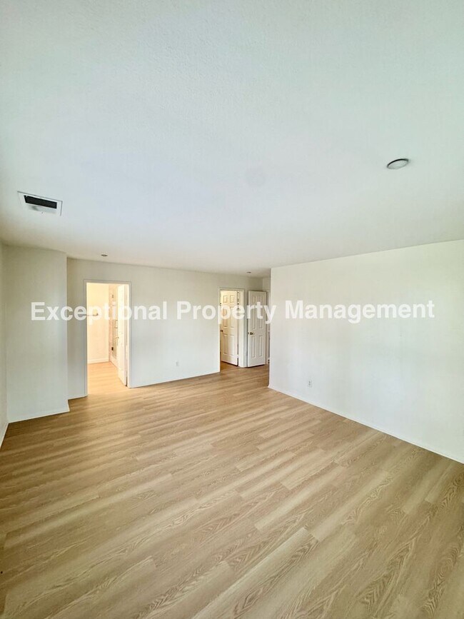Building Photo - Ready to move in 3 bed 3 bath home