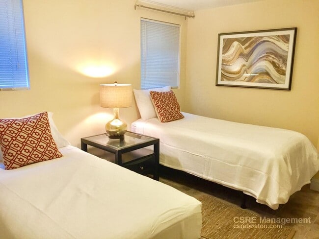 Building Photo - Full Luxury Renovation!  Laundry in Unit! ...