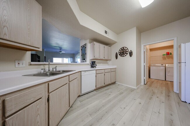 Building Photo - 3236 E Chandler Blvd