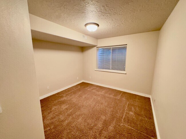 Building Photo - 207 S 50 W