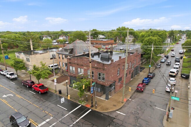 Building Photo - 804 1/2 E Main St
