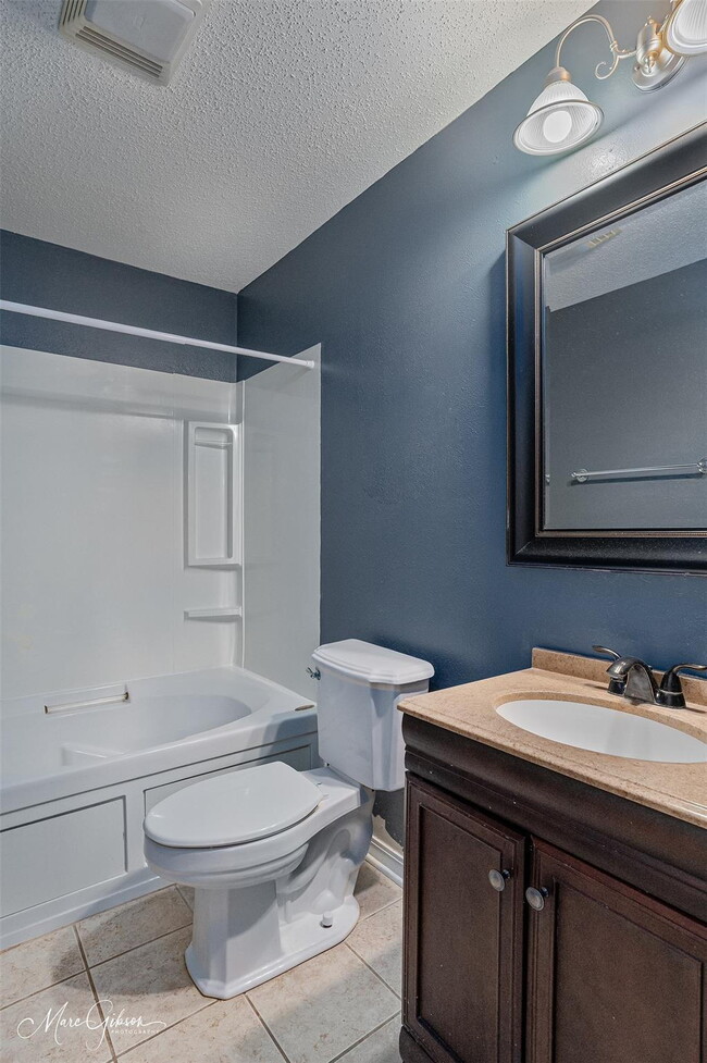 Building Photo - 3410 Woodvine Cir