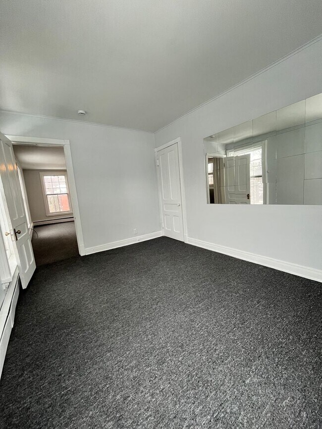 Building Photo - 104 Linwood Ave