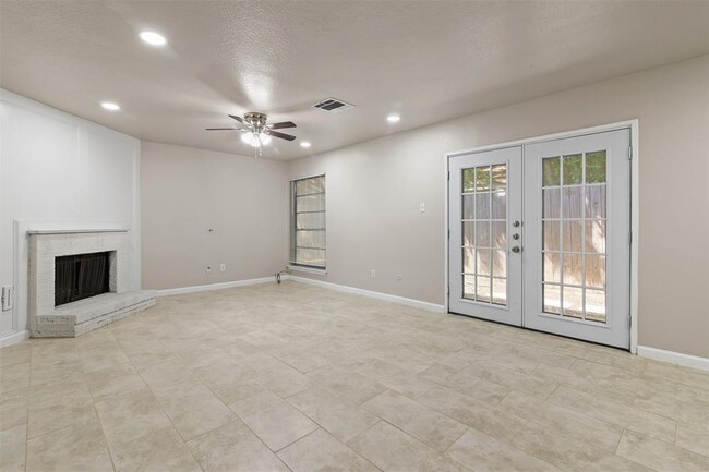 Building Photo - 10831 Sugar Hill Dr