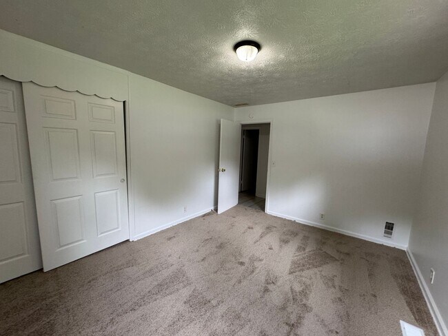 Building Photo - Greenwood 3 Bedroom 2 Bath