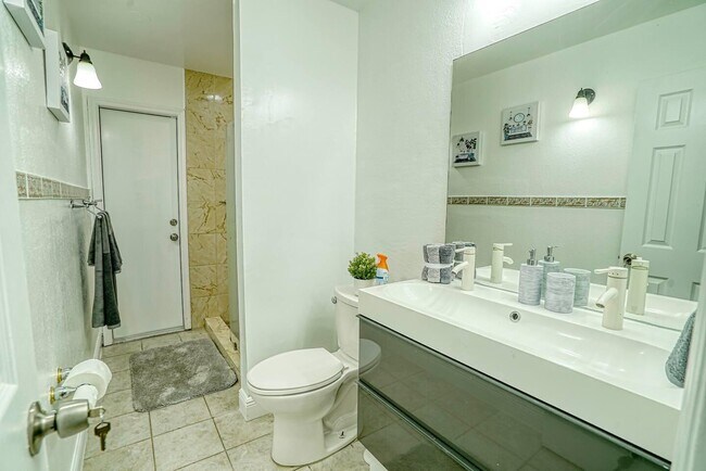 Building Photo - 11910 NW 38th Pl