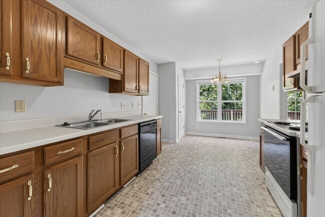 Building Photo - Three Bedroom in Sango!