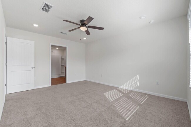 Building Photo - 1047 Limpkin St