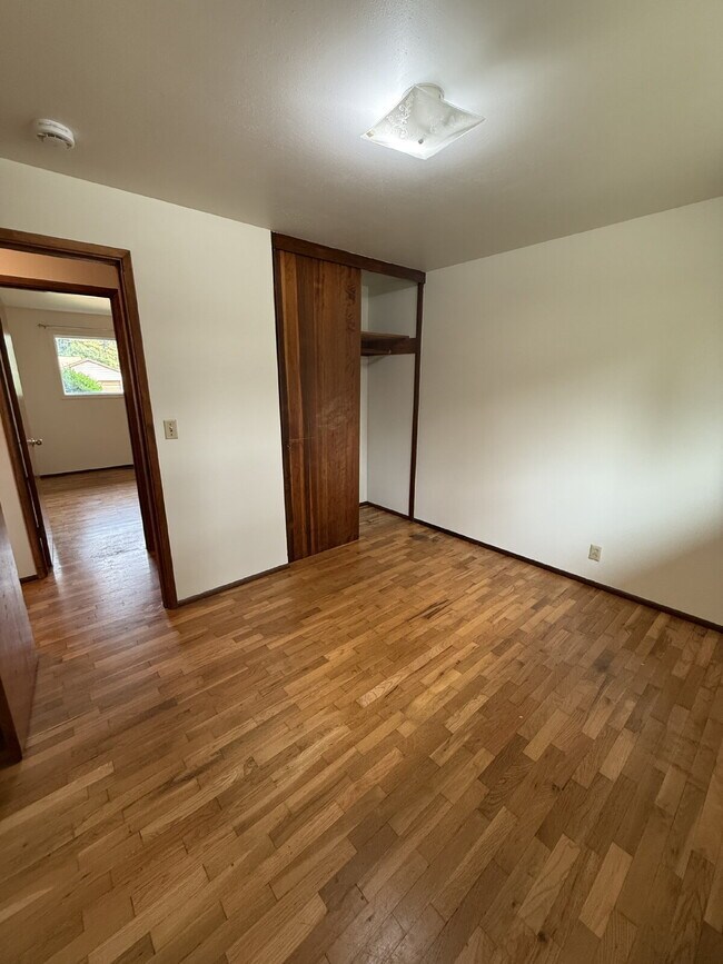 Building Photo - Single Family Home Available for Rent!