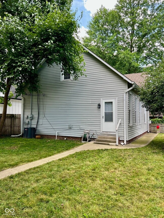 Building Photo - 853 N Temple Ave