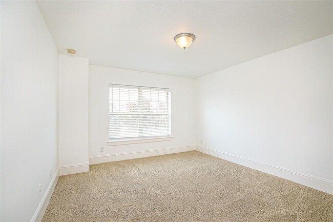 Building Photo - 8127 Caroline Ridge Dr