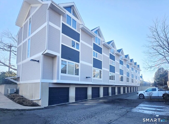 Building Photo - 25 Cottage St