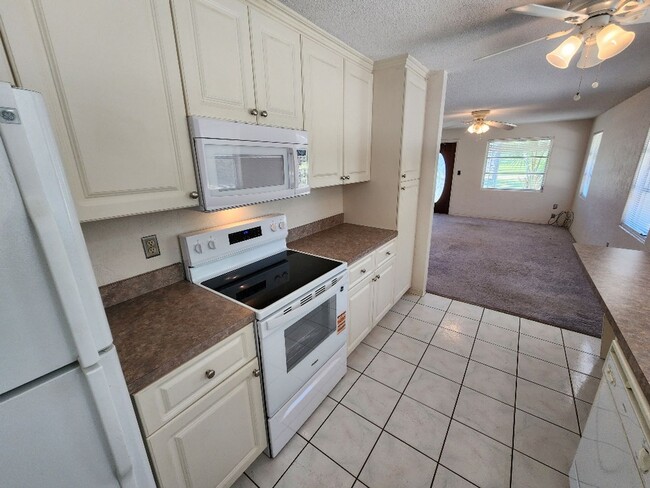 Building Photo - Nice 2/1 house in Edgewater, Dog Friendly