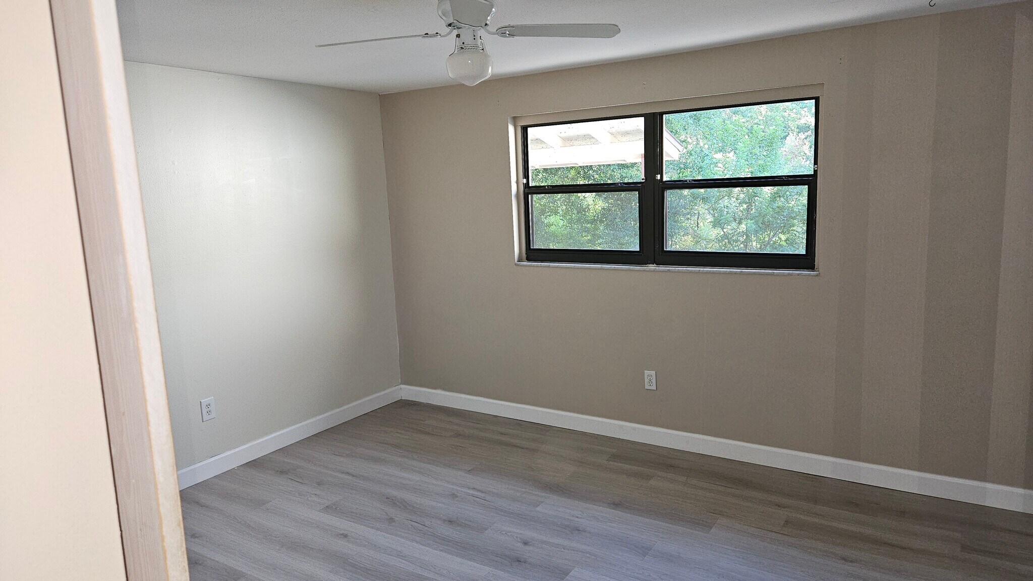 Bedroom - 18717 Hamilton St