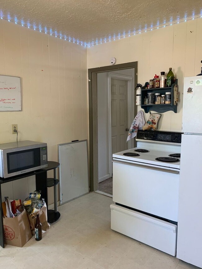 Building Photo - Sunnyland 5BR Near Trader Joe's – Walk to Schools, Private Yard, Pet Friendly | Pre-Leasing Aug 2026