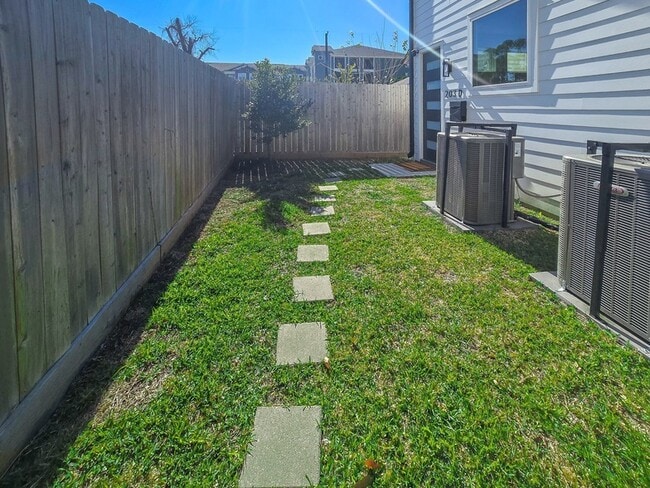 Building Photo - 203 Danna Ln