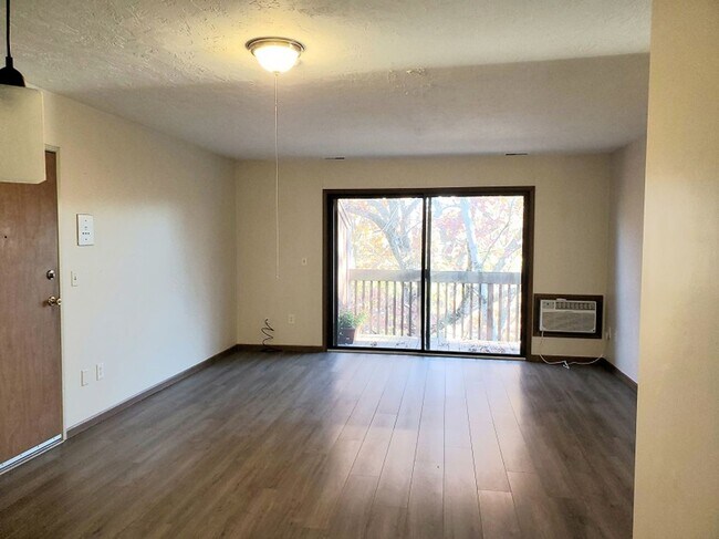 Building Photo - Fabulous 2 bed 2 bath Sunderland Heights C...