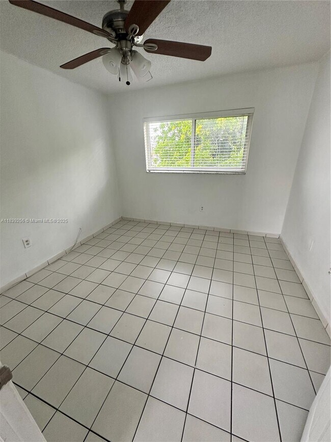 Building Photo - 2300 W 66th Pl