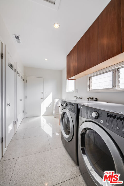 Building Photo - 2431 Carman Crest Dr