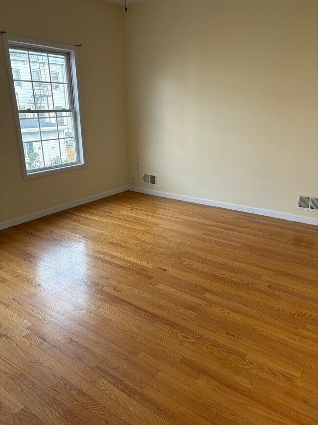 Building Photo - 30 Whitman Ave