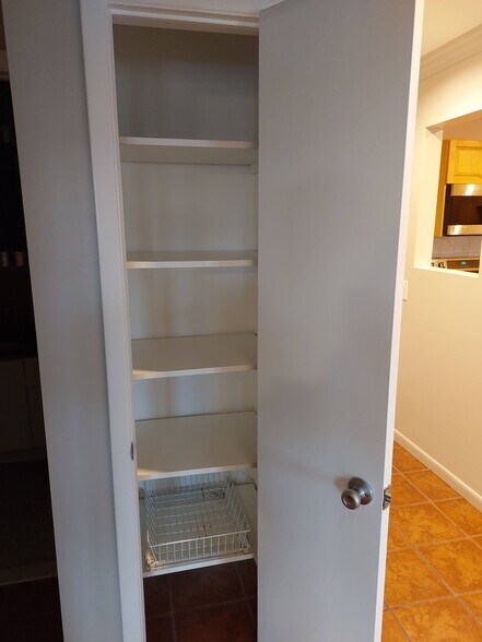 Building Photo - 181 Melba St