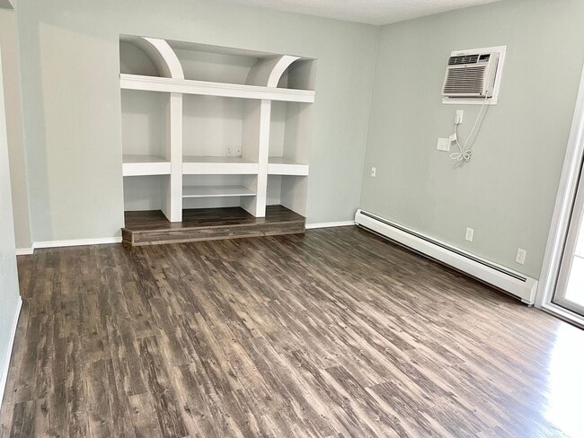 Building Photo - 2 Bedroom 1 Bath Duplex - South Fargo