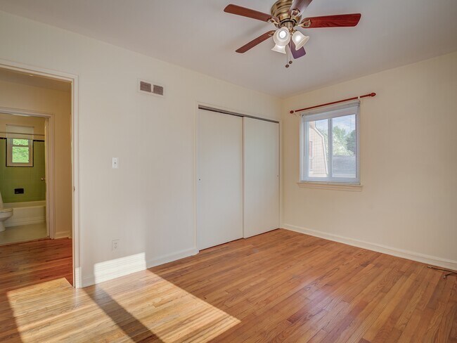 Building Photo - 9011 Lindale Dr