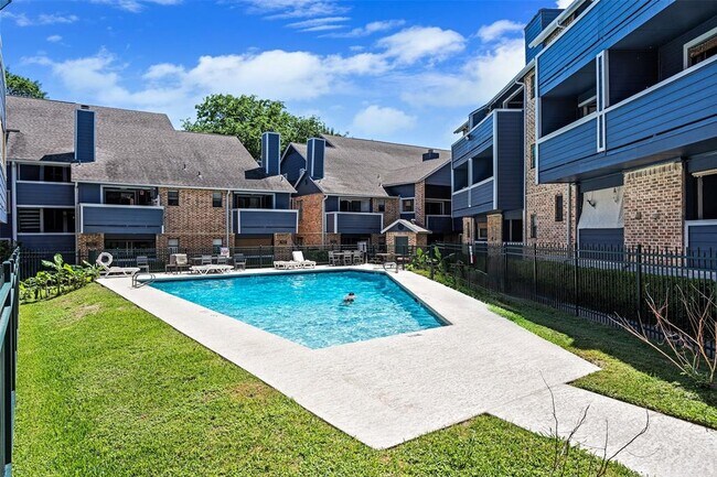 Building Photo - 2500 Burleson Rd