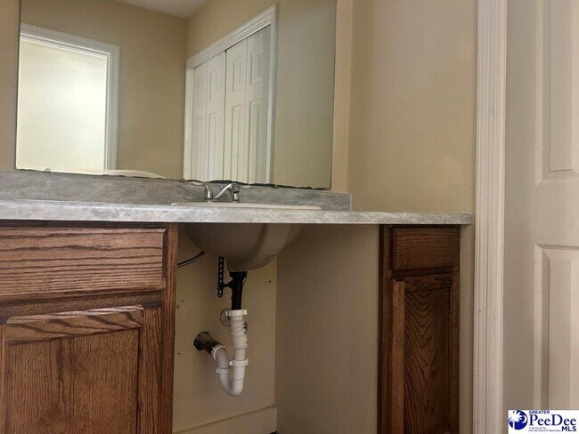 Building Photo - 462 Bellingham Ct