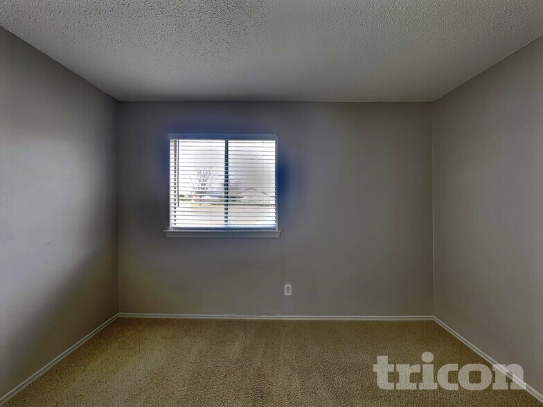 Building Photo - 1142 Shadyglen Cir