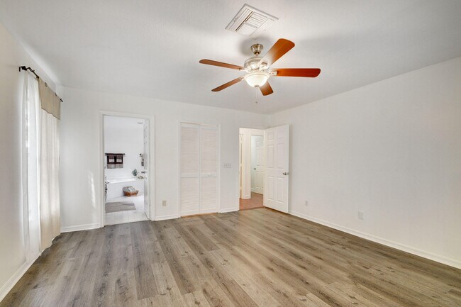 Building Photo - 2664 Yarmouth Dr