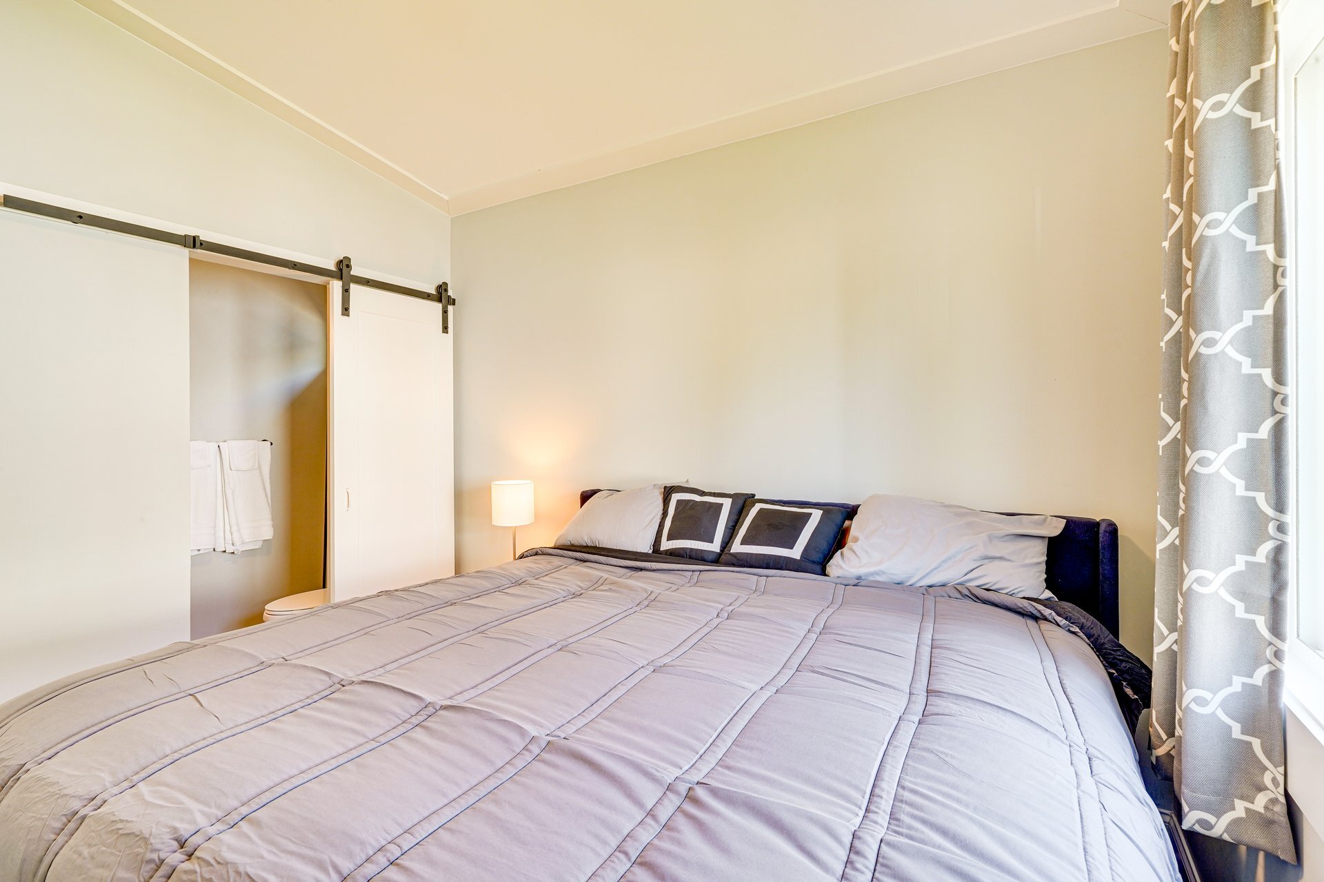 Building Photo - 325 Dowd St