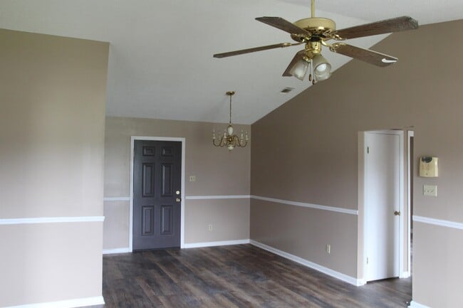 Building Photo - 825 Don Cutler Sr Dr