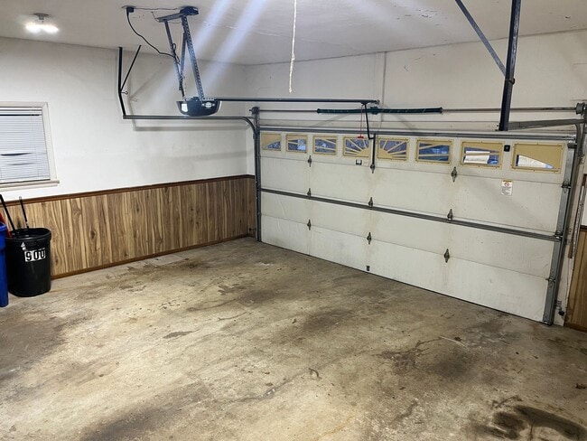 Building Photo - 2006 White St