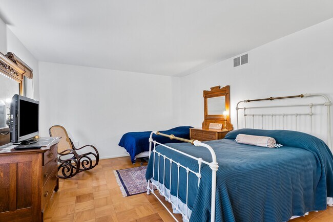 Building Photo - 110 Cross Keys Rd