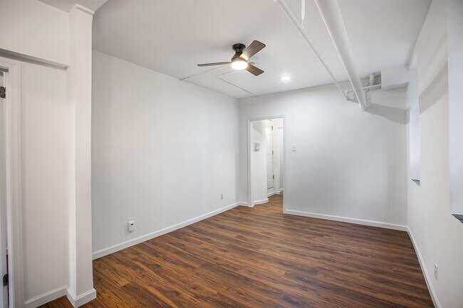 Building Photo - 7812 Hudson Ave