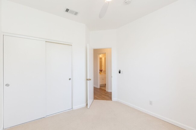 Building Photo - 3 Bed, 2 Bath Townhome in Carlsbad