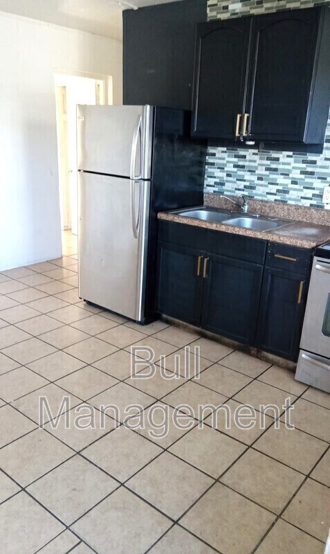 Building Photo - 746 S Lee Ave