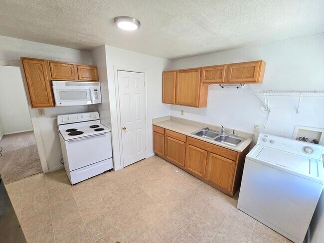 Building Photo - HOME IN HAMPTON FOR RENT!