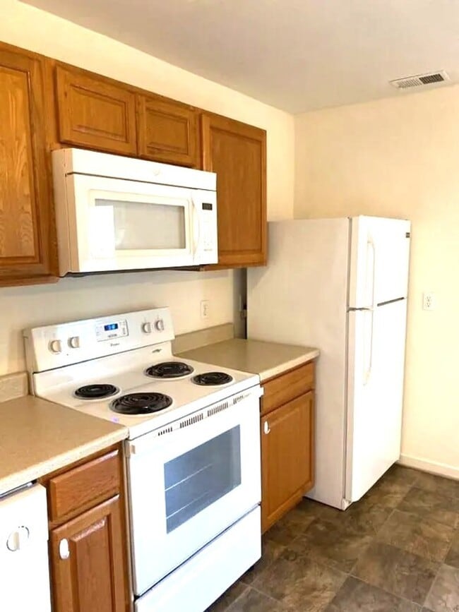 Building Photo - 3 bedroom / 1.5 bathroom - Timberwoods