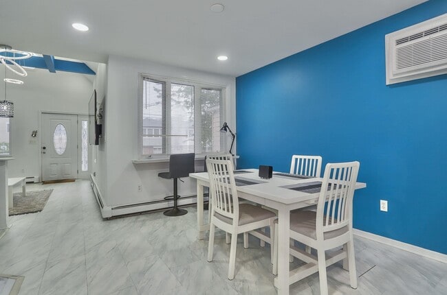 Building Photo - 760 6th St