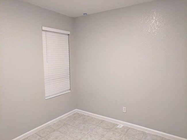 Building Photo - 5817 Spring Meadow Rd