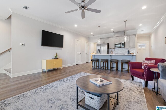 Building Photo - 829 21st Ave E