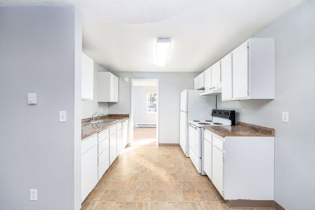Building Photo - 1st Month FREE!!! 1 Bedroom minutes away from Downtown! Pets OK!
